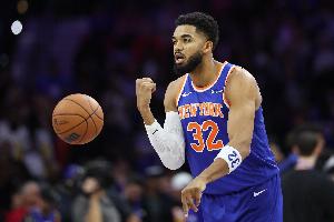 詹姆斯：唐斯上赛季初一度不清楚自己该怎么打 他经历了试错过程