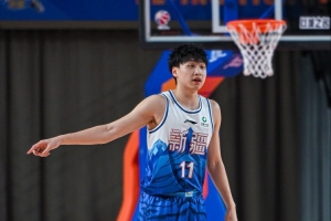 稳！齐麟6投5中&三分2投1中得到15分3板