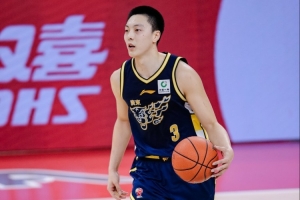 出手不多！胡明轩6中3得7分3板 送出全队最高7助攻还不错