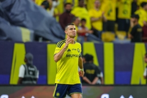 10月19日足坛动态：C罗年赚3亿美元领跑足坛收入榜