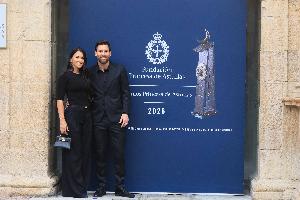 每体：梅西领完奖后飞回美国参加周六联赛，是否去金球颁奖不确定