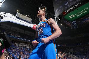 哈滕：现代NBA依然需要身材高大的球员 但也必须要有技术！